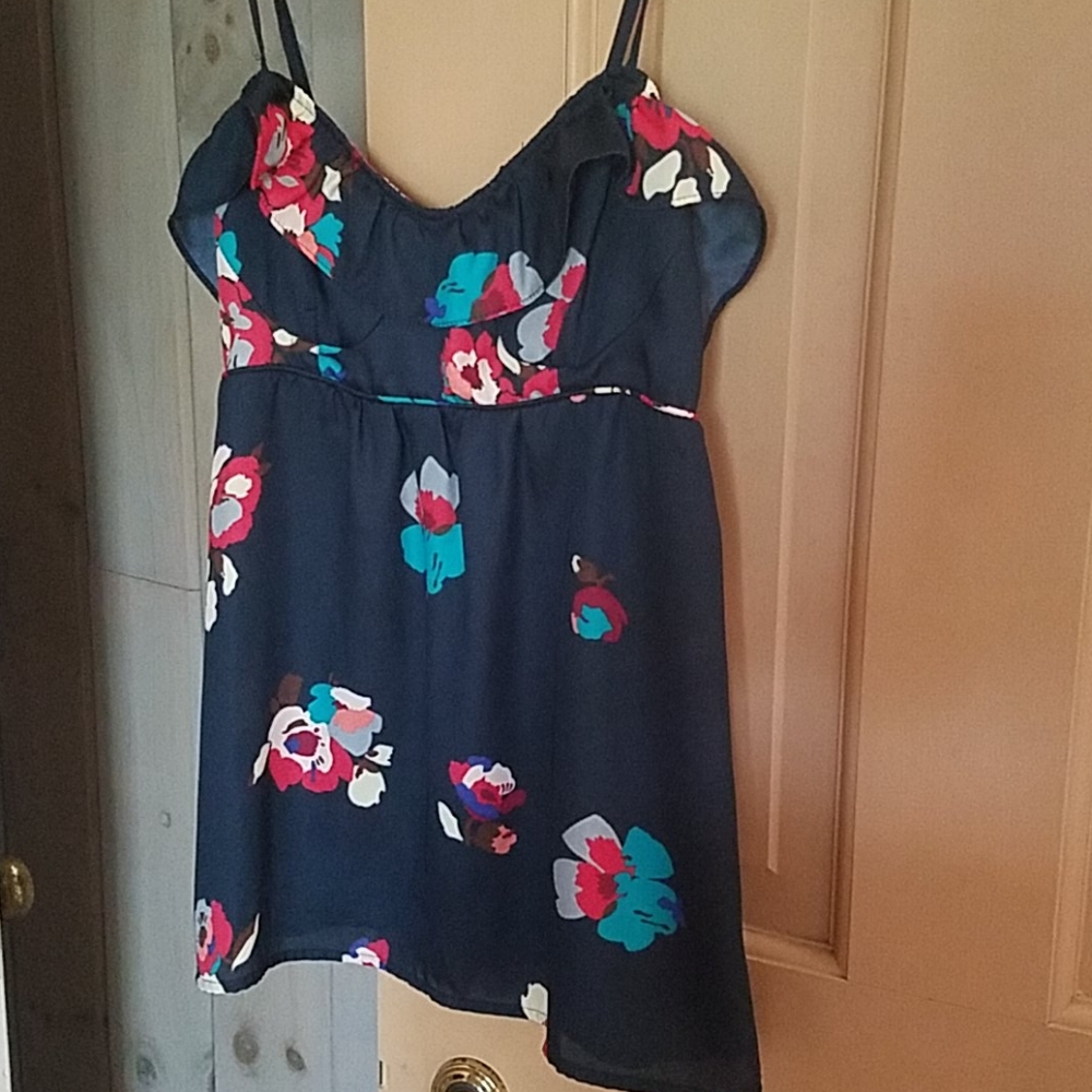 Cute Floral Top XS! 🌼